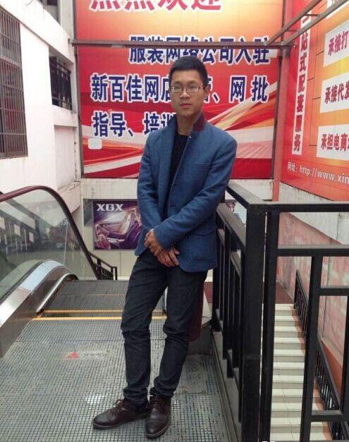 大四学生自主创业网上批发服装月营业额20余万_武昌