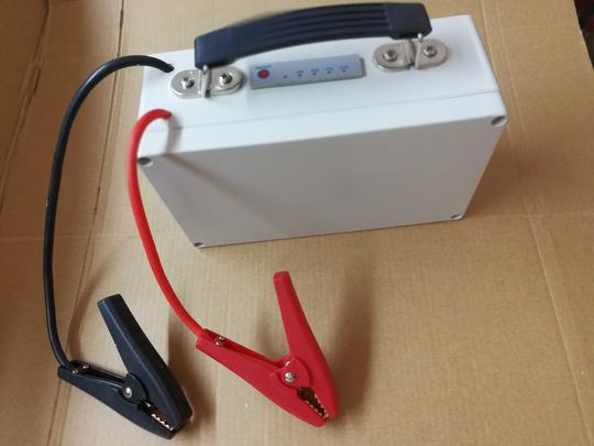 12v7.5ah汽车应急启动电源/电瓶/4串磷酸铁锂高倍率电池组装。