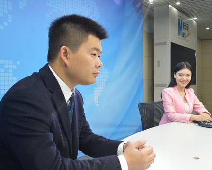 本人也是一位身价很高的大老板,所以在快手上人人尊重也敬畏他.
