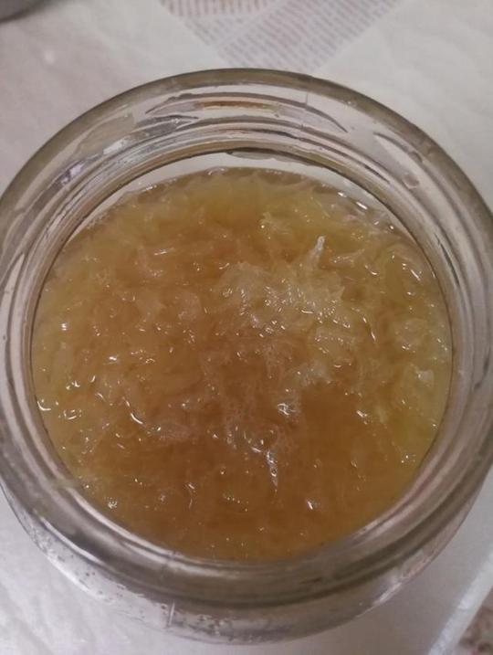 今天小编推荐用柚子皮做的自制蜂蜜柚子茶.