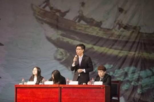 武汉大学英语辩论队是由外国语言文学学院创办的,以英国议会制辩论为