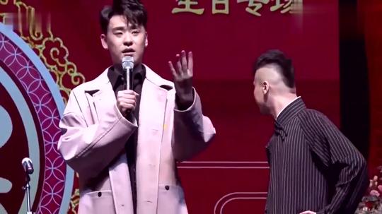 辫哥张云雷-两人手牵手合唱，九郎唱哭了，二爷一个动作太暖心!