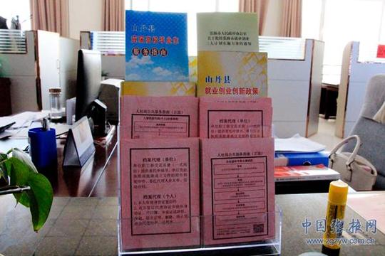 例如以前办理就业创业证需要跑5趟,现在只要拿一次性告知单,当天就