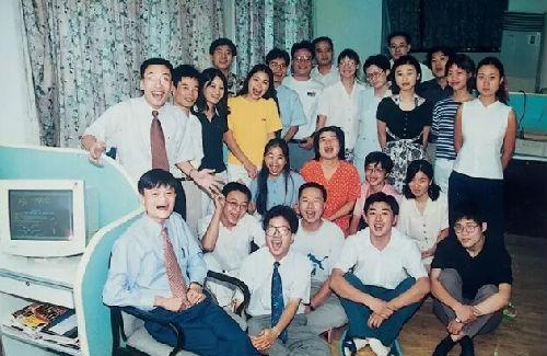 1999年创业初期,阿里巴巴全体员工合影.