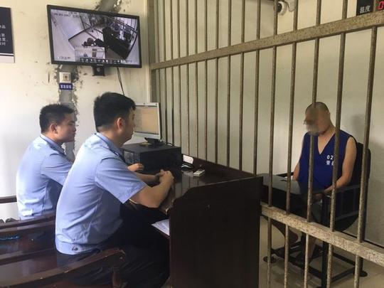 该男子对自己的行为后悔不已