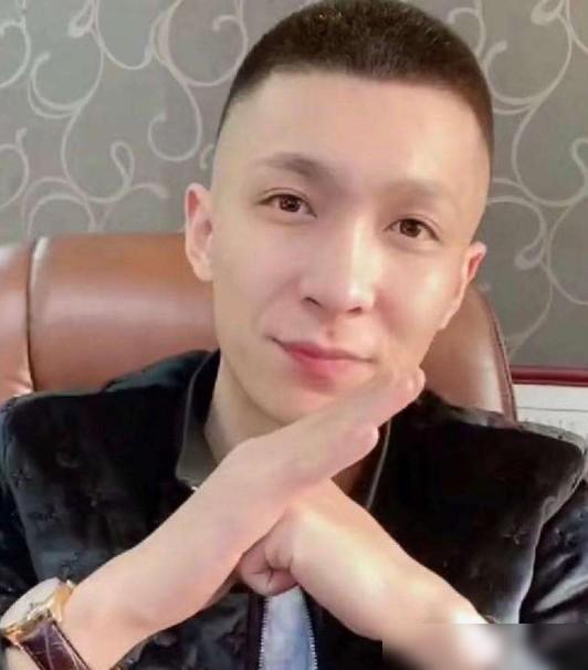 心酸！有600万粉丝的网红宏楠触电身亡，女友悲痛晒单人婚纱照