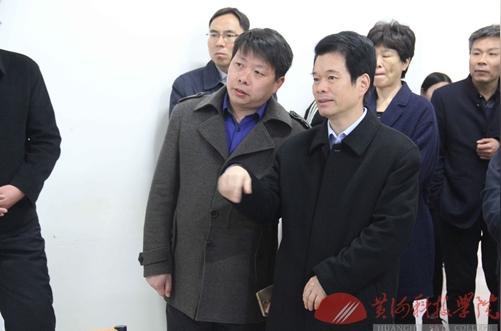 重要新闻张宇松一行参观了坦途创客工作室休闲书吧创业园区等