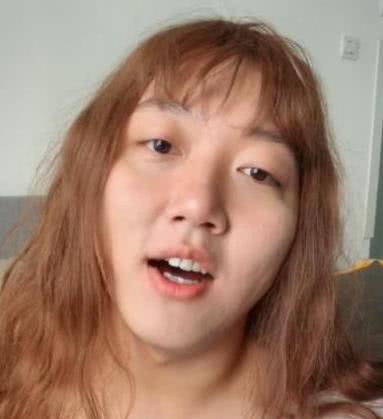 抖音“小萝莉”走红，关掉美颜滤镜后，网友容我吐一会!
