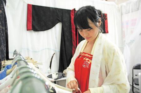 长沙90后女孩汉服达人秀自学成才创业引追捧
