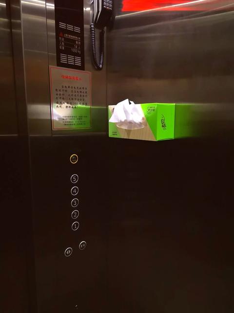 疫情期间外出坐电梯需要戴手套吗