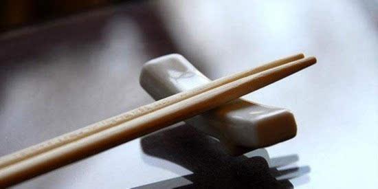 儿童训练筷的正确使用方法