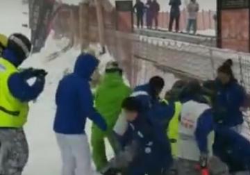  滑雪场工作人员群殴游客？警方回应