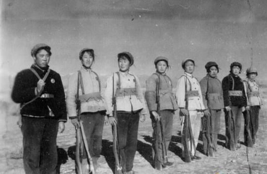 老照片:新疆生产建设兵团白手起家,艰苦奋斗的创业年代
