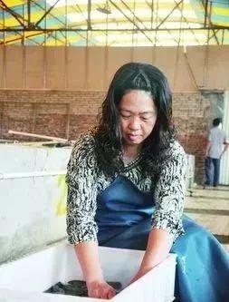 九江大谷社区的黎娜卿家庭夫妻同心创业兴家,走上了养殖致富之路.