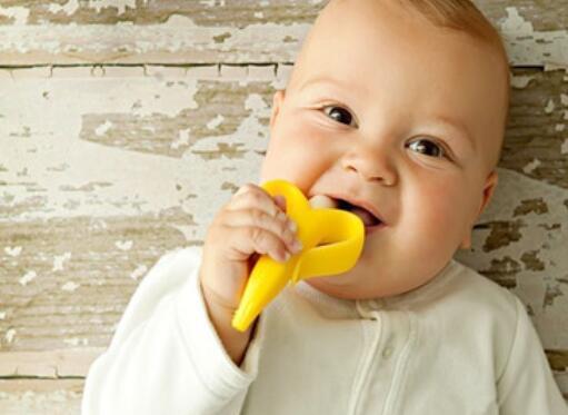 如何护理宝宝的乳牙