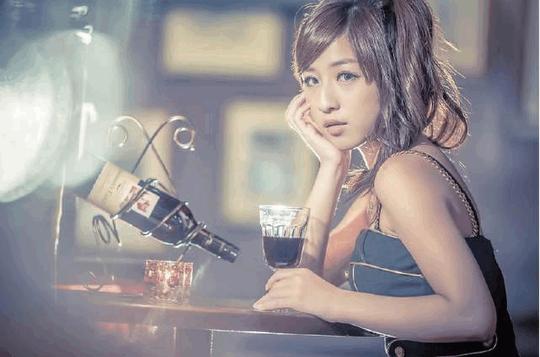 本都市言情小说,细腻地描写了男女主角之间曲折但最后圆满的爱情故事.