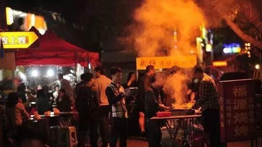 在太原深夜的路边摊,给疲惫的灵魂撒一把孜然辣椒面儿