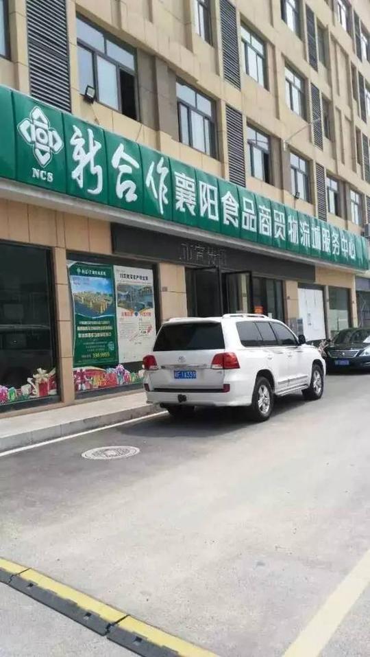 商户宋女士介绍说,之前自己在长虹食品城做了十四年的酒水,饮料生意