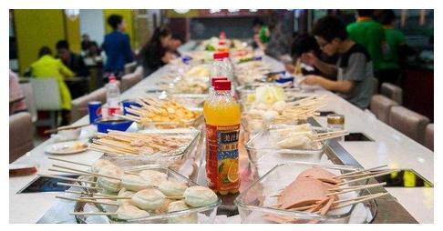 学校附近几种生意火爆的小吃!第一个最受欢迎，最后一个店铺最多