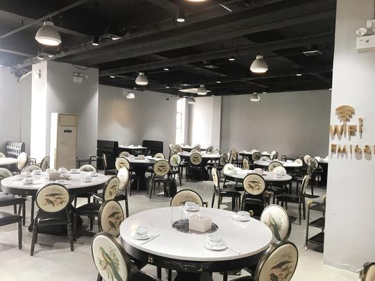 【转让】古镇曹三灯饰配饰城商业街铺，(肥妈膳食)鸽子鸡餐馆，生意稳定，整体全部一起转让!!!