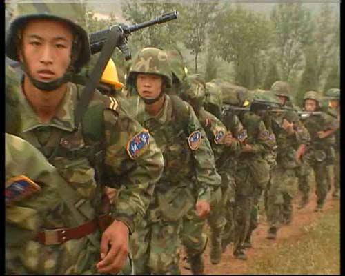 中国铁军扬威05年中俄军演万人作战不见兵