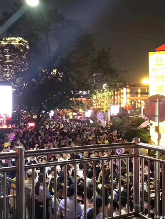 >厉害了我的重庆洪崖洞,抖音第一打卡胜地!
