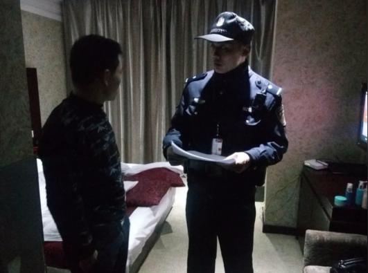 白夜追凶现实版!逃犯哥哥假冒弟弟被警察一眼识破