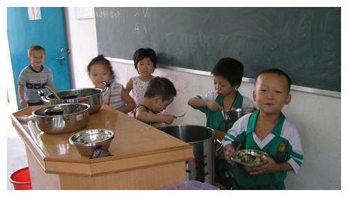 孩子吃饭慢父母该怎么办