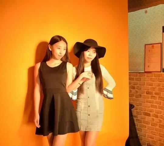 这个95后女大学生靠自拍创业月入万元