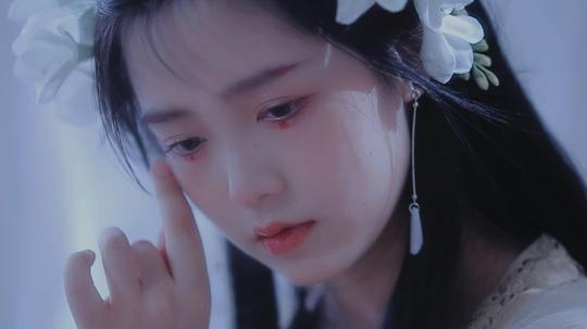 【三空空呀】之前给七七拍的玉簪花视频剩下的素材换了个倩女幽魂音乐剪了一下竖版