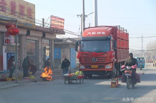 农村人赚钱的路子很多,不起眼的生意反而赚钱最多,买车盖楼