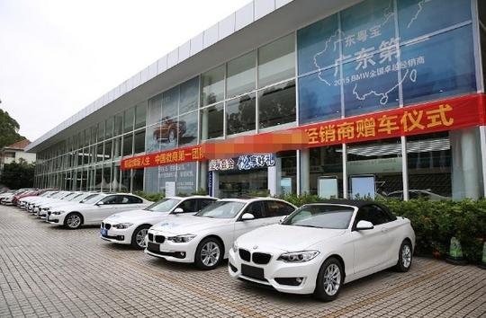 女大学生做微商3个月,朋友圈炫耀买豪车住豪宅,网友:自欺欺人