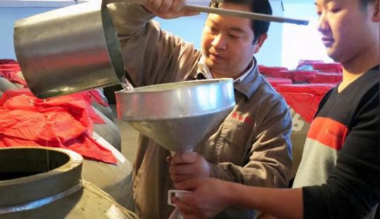 农贸市场酿酒作坊真的是粮酒吗?怎样才能买到真正的散装纯粮酒?