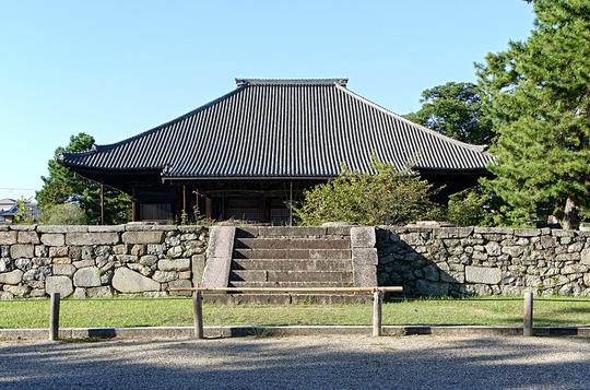 为常腾.南都七大寺之一,在奈良时代是拥有壮大伽蓝的大寺院,平安