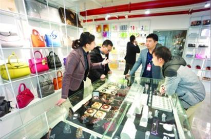 "互联网小镇"挂牌"抚顺市创业孵化基地"和"抚顺市大学生创业孵化基地"
