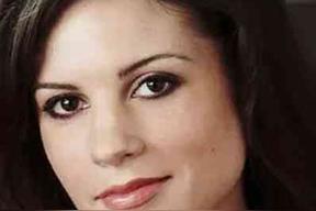 莱雅·卡里恩斯