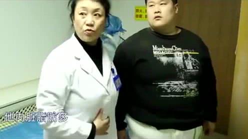 女嘉宾给脑瘫男孩2000块，支持艺术梦想，涂磊说:要减肥