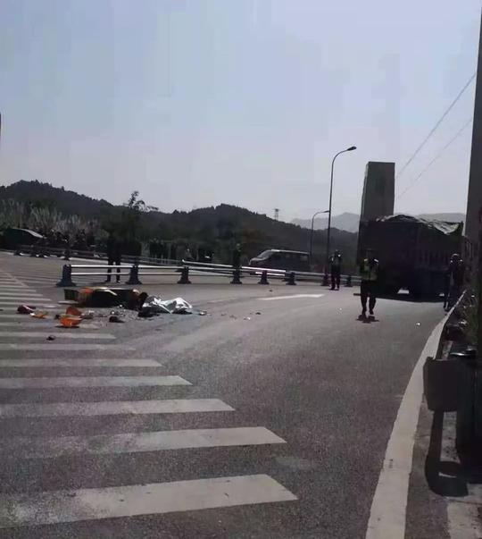 广元发生惨烈交通事故骑电瓶车女士不幸当场身亡
