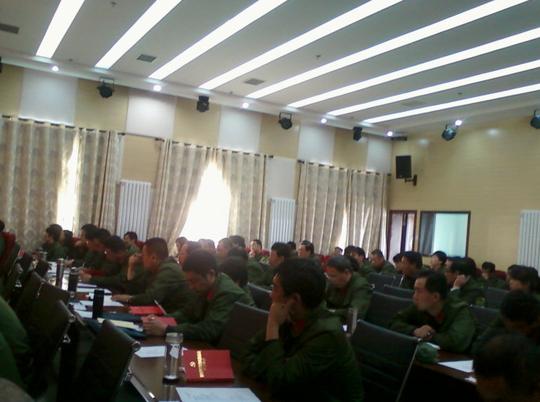 白天上课学习也就罢了,晚上还要集中收看爱国主义影视片,要么就是集体