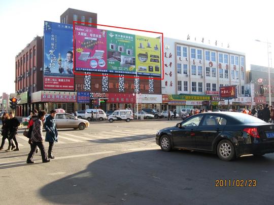 内蒙古兴安盟乌兰浩特市乌兰西街与兴安北路交汇宝恒购物广场墙面墙面