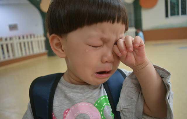 孩子不会自己独立吃饭怎么办