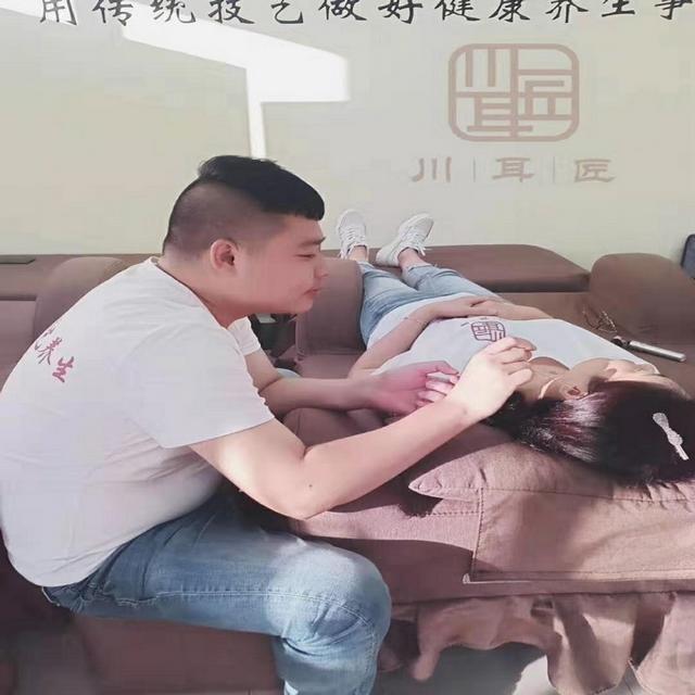 带孩子去医院掏耳朵