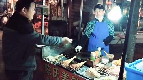 路边摊夫妇经营铁板烧，日收入1000元以上，低于500就等于白干