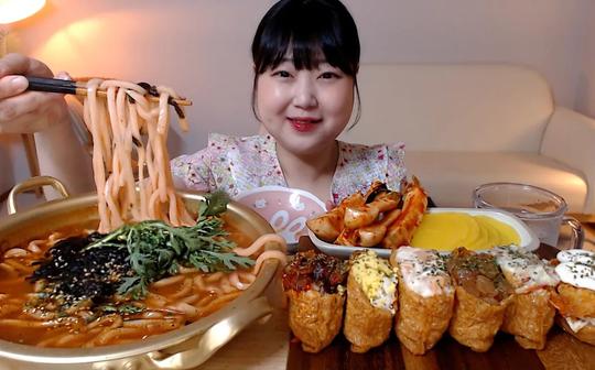 【hyoning】吃播辣味乌冬&油豆腐皮寿司&泡菜&黄萝卜