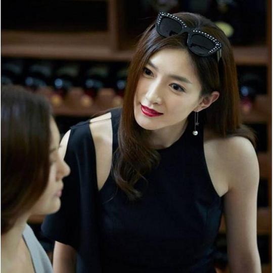 被胡歌称为“傻姑娘”的江疏影要主持情感节目了你期待吗？
