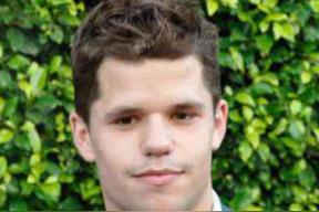 查理&middot;卡维尔