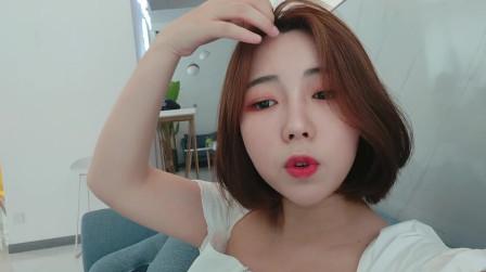 大学美女学会了拍视频以后每天将生活纪录在视频中分享给所有人