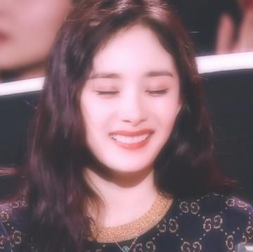 杨幂月牙笑表情包