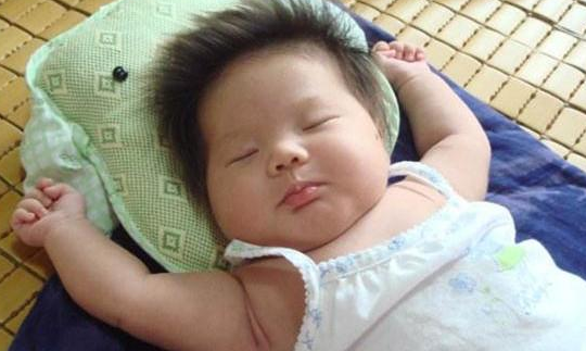 宝宝睡觉的时候会笑是怎么回事