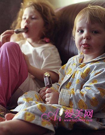 小宝宝吃饭就吐是怎么回事